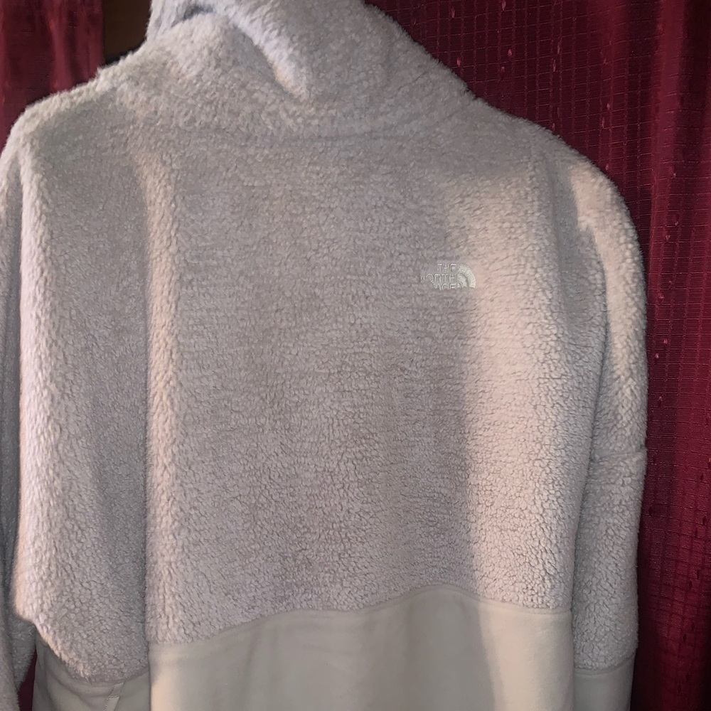North face pullover